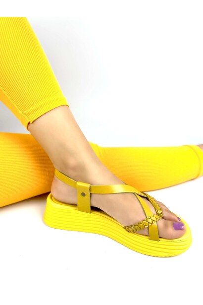 Manuela Sarı Hakiki Deri Sandalet